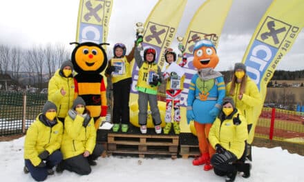 Klei­ne Ski­stars im Rennfieber