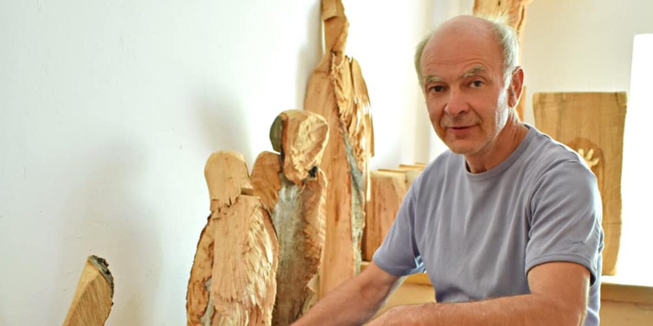 Feu­er und Holz in kunst­vol­ler Verbindung