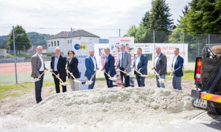 Glas­fa­ser: Vier­fach-Spa­ten­stich in Bromberg