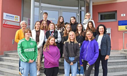 „Girls in Poli­tics“: Ein­blick in Gemeindepolitik