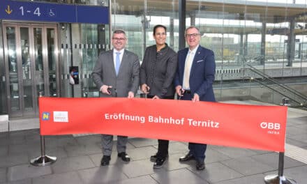 Ter­nitz: Moder­ner Bahn­hof eröffnet