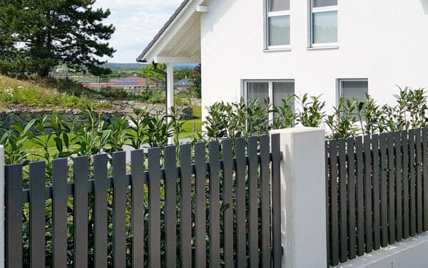 Brix­Zaun fei­ert 100 Jah­re Handwerkstradition