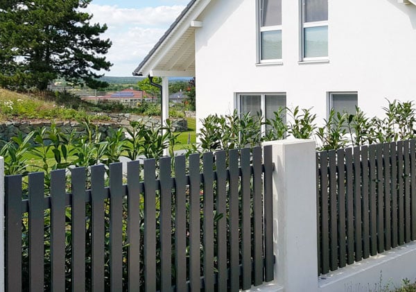 Brix­Zaun fei­ert 100 Jah­re Handwerkstradition