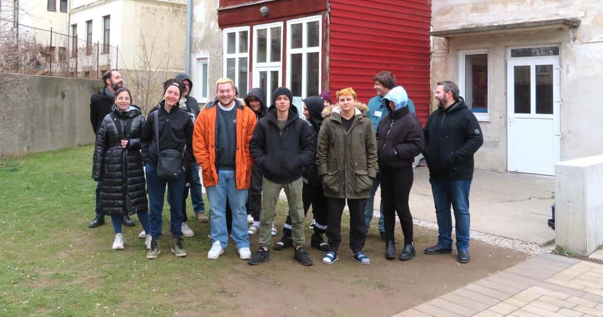Neu­es, sta­bi­les Zuhau­se für jun­ge Menschen