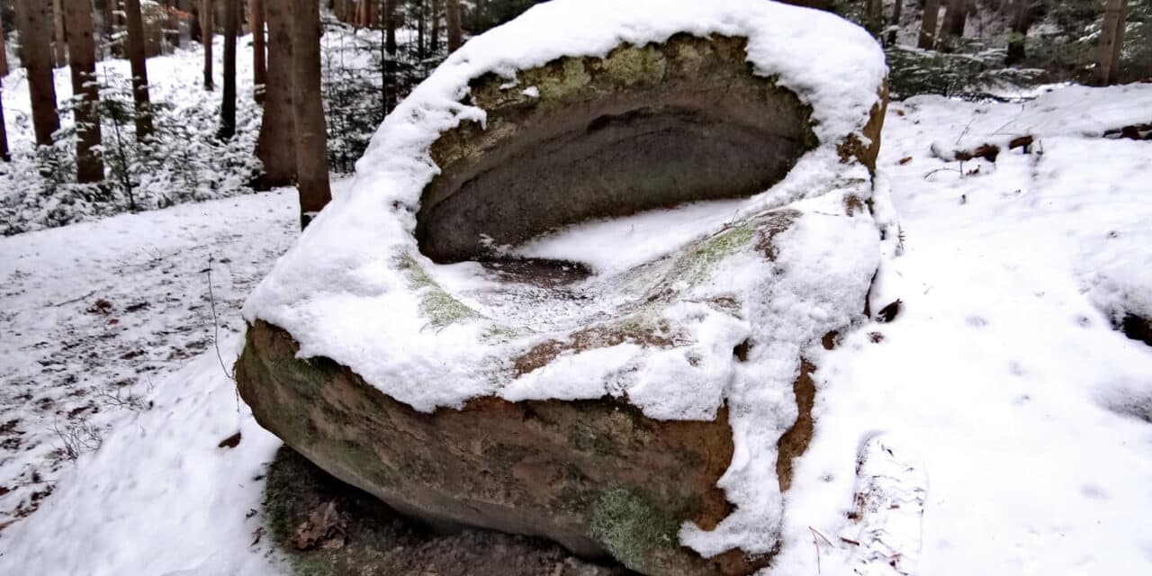 Der hoh­le Stein und das Rehgartlkreuz