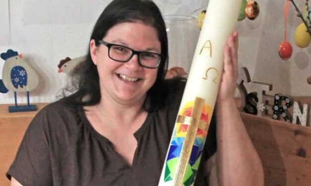 Oster­ker­ze als Kunsthandwerk