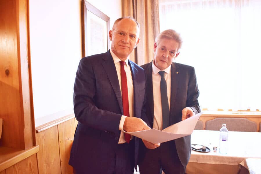 Innen­mi­nis­ter: Cyber-Exper­ten für Regionen