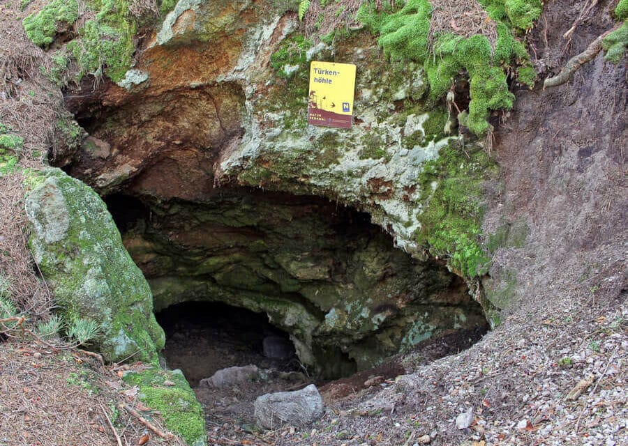 Die Tür­ken­höh­le und der Hanserlstein