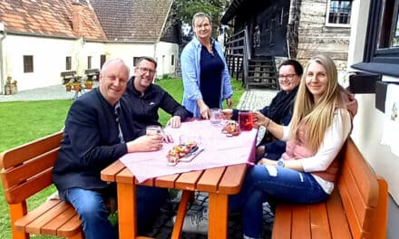 Muse­ums­dorf-Heu­ri­ger geht in Serie
