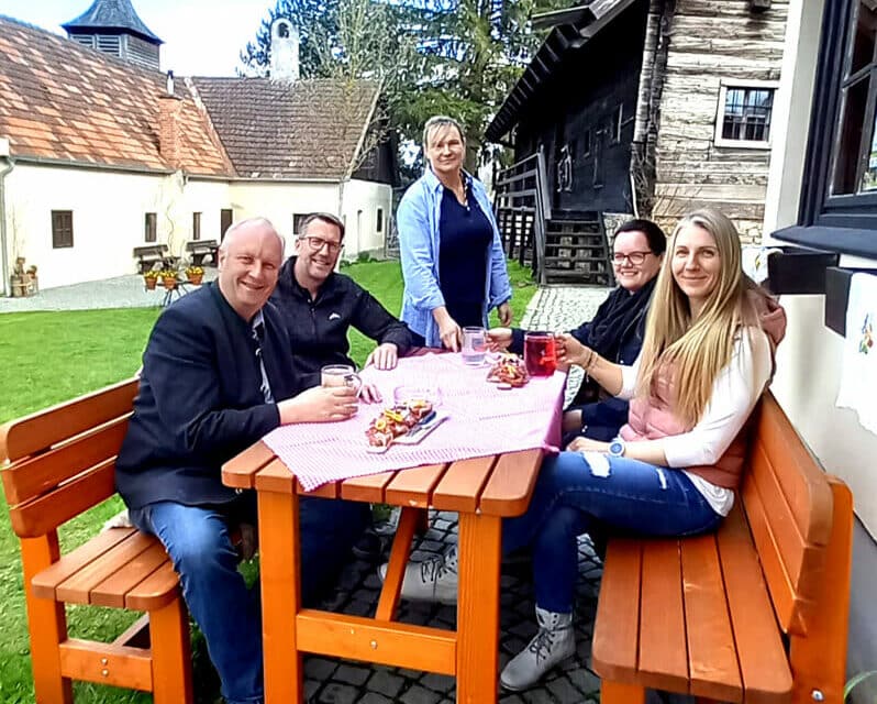 Muse­ums­dorf-Heu­ri­ger geht in Serie