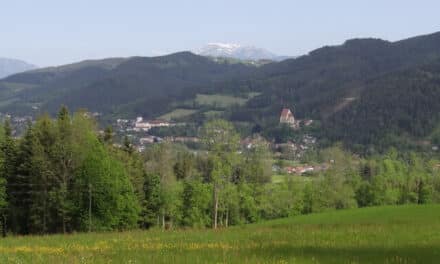 Fami­ly rou­te with view to Kirchberg