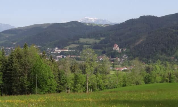 Family route with view to Kirchberg