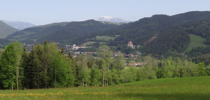 Fami­ly rou­te with view to Kirchberg