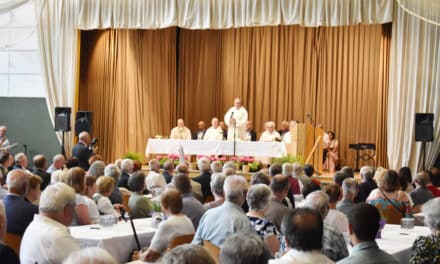 Krum­bach fei­ert zum 60. Priesterjubiläum