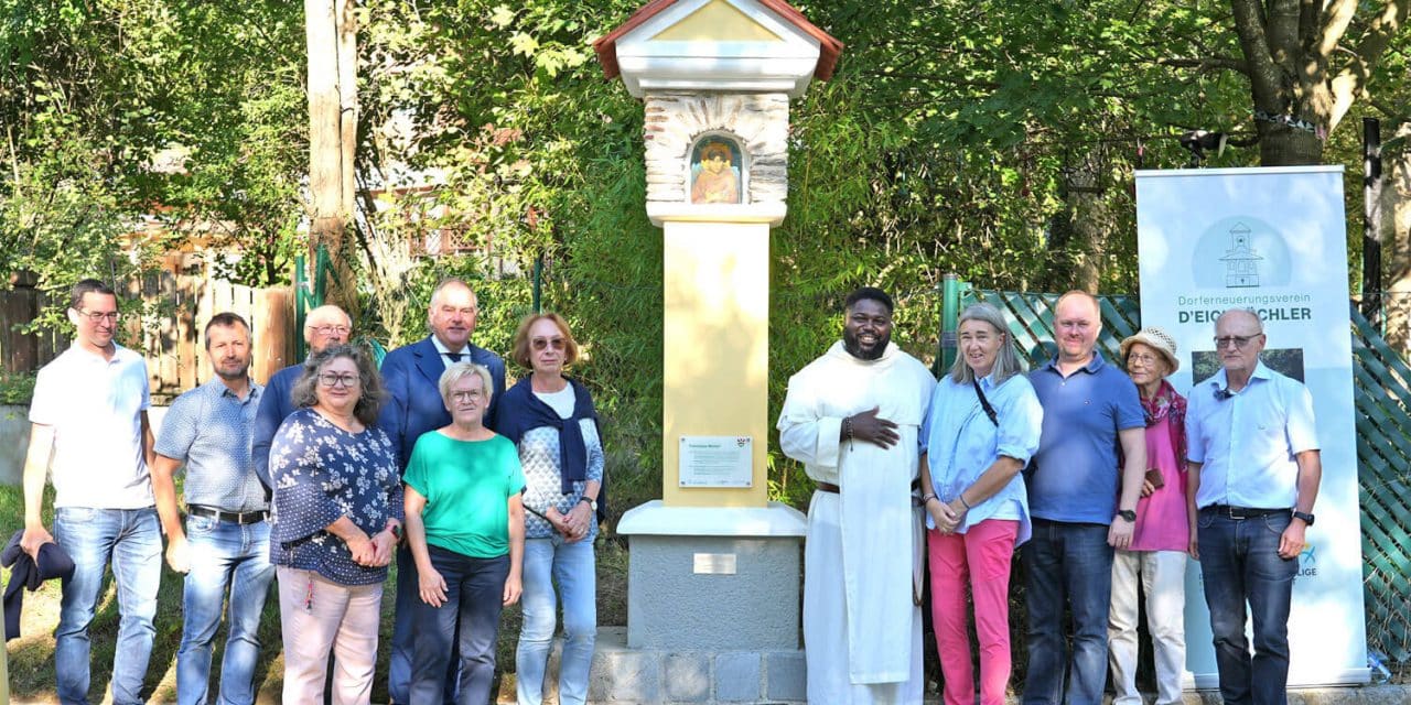 Neuer Glanz für einen kunstvollen Wegweiser
