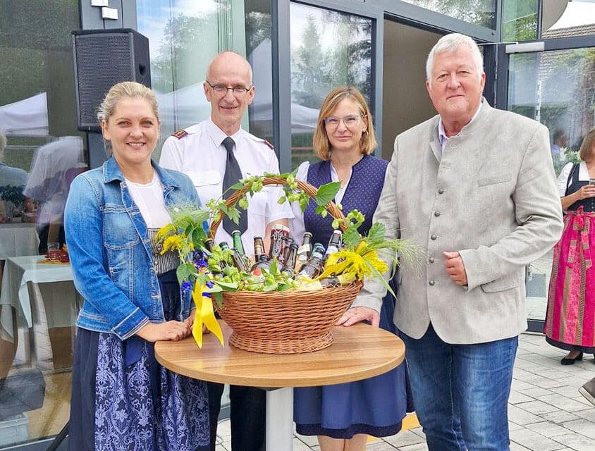 Im Dirndlgwandzum Frühschoppen